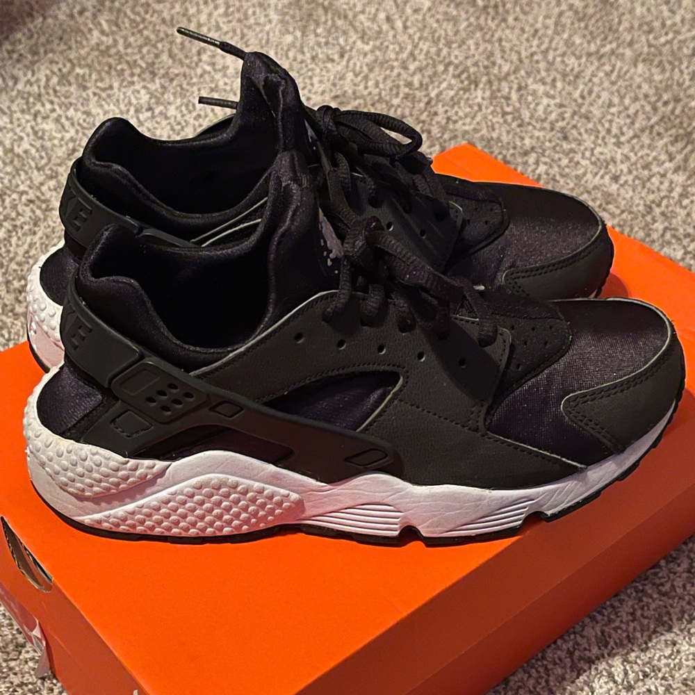 ‼️SOLD‼️ Nike Air Huarache Run